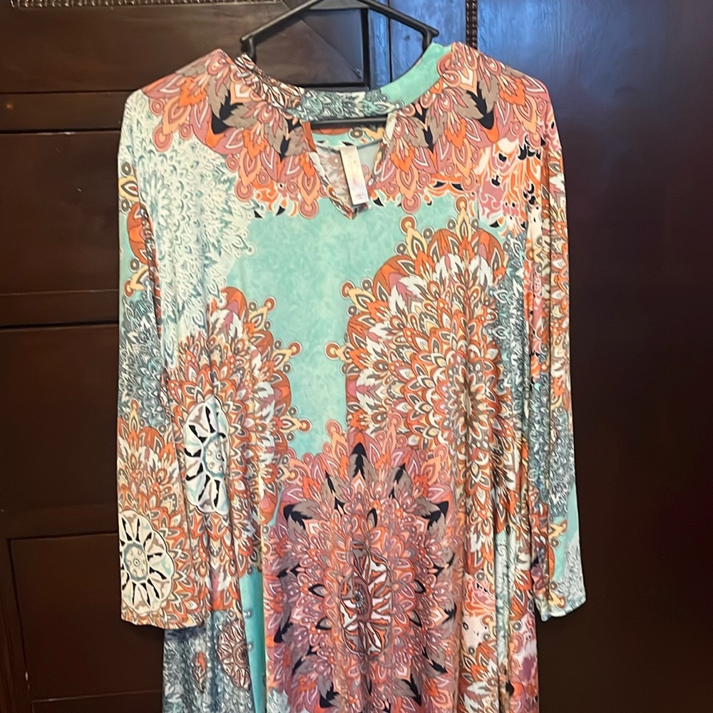 Soft midlenth multi color dressss